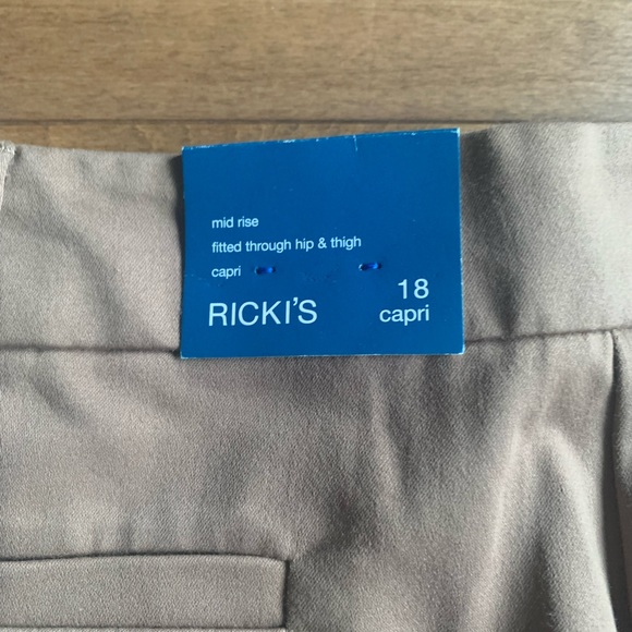 NWT Mid-rise Capris - fitted through the hip and thighs! - Picture 5 of 7